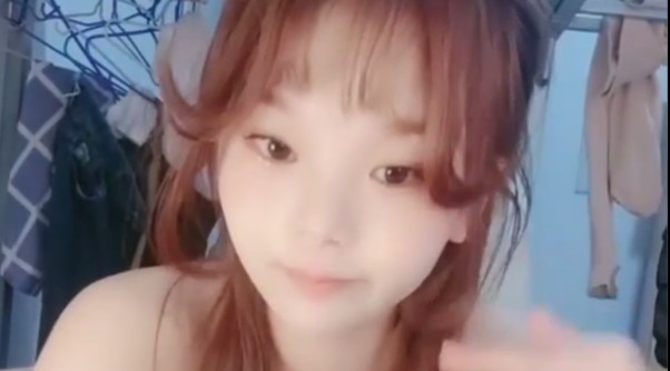 【十八岁萝莉】刚满18岁的萝莉小女孩，宿舍啪啪现场直播